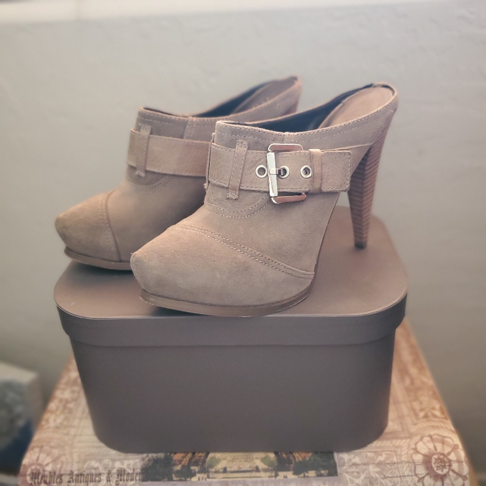 Guess suede heels, size 7